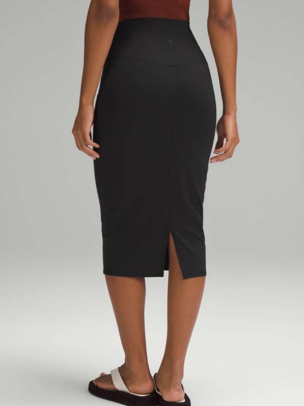 Lululemon Nulu Slim-Fit High-Rise Skirt (size 10)